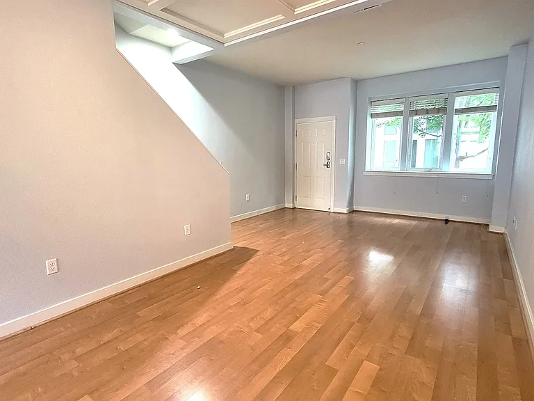 288 Kentdale Pl — Photo 8