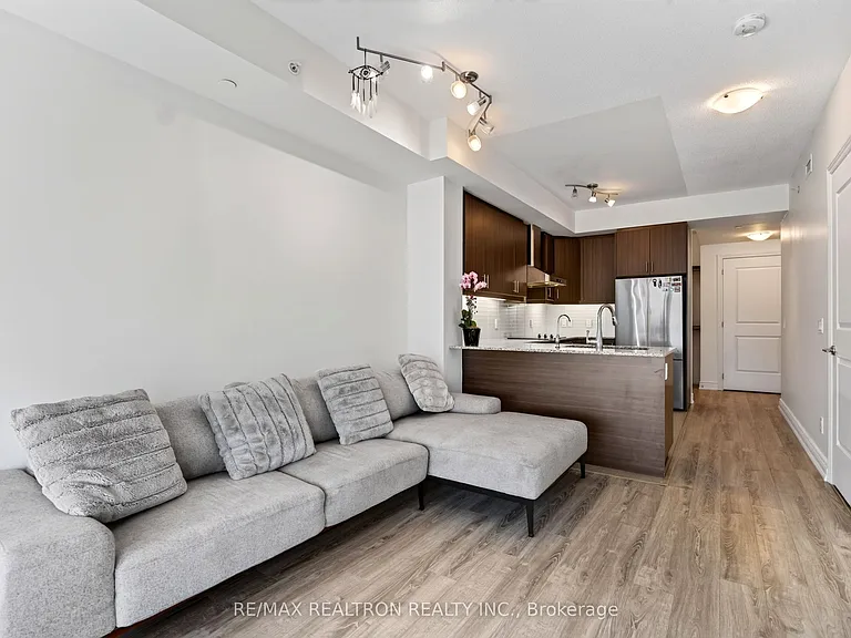 9618 Yonge St #801 — Photo 12