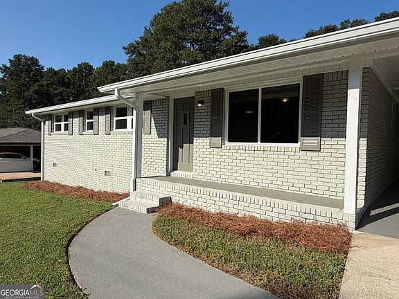 3rd image of 65 W Meadowcliff Cir