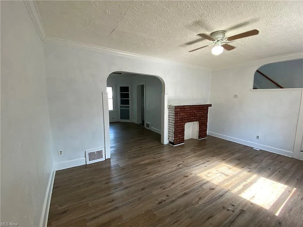2-Bedroom, 1-Bathroom Duplex with Off-Street Parking in Cleveland (Welcome Section 8) — Photo 2