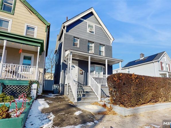 21 Lake St, East Orange, NJ 07017