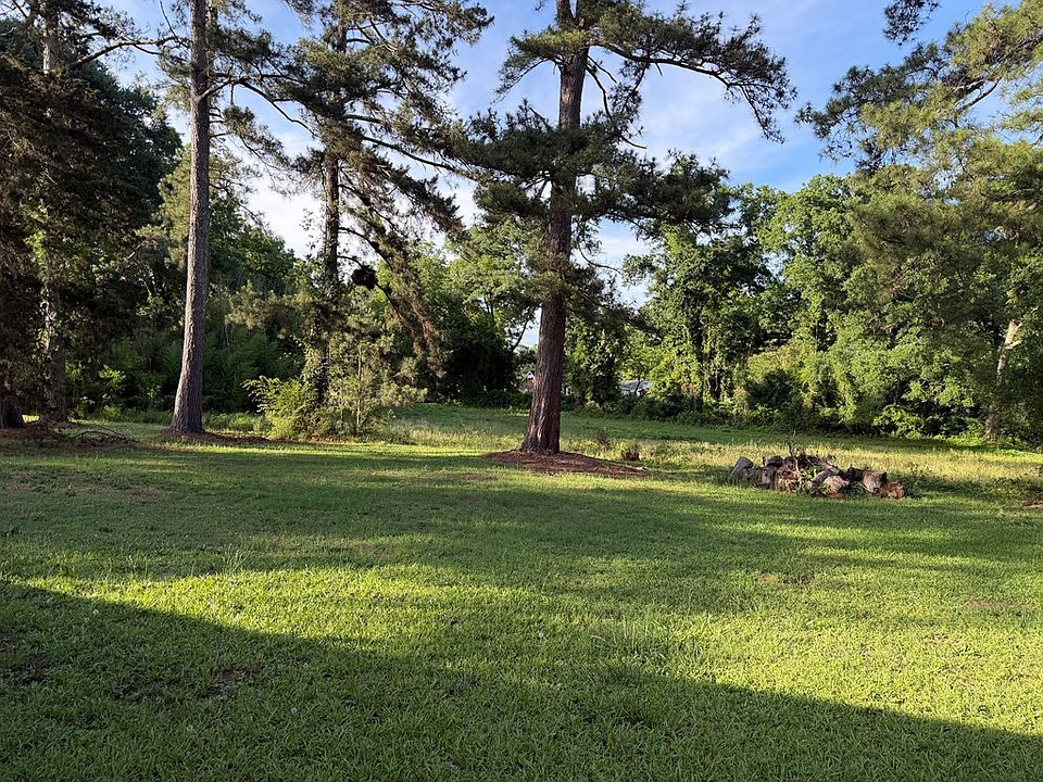 2nd image of 206 Camellia Cir