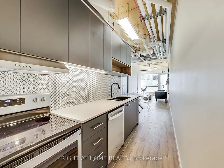 1602 Queen St E #101 — Photo 11