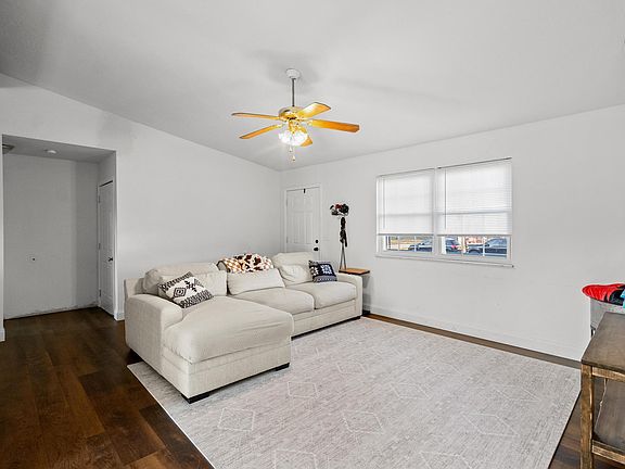 4th image of 408 Brookwood Dr