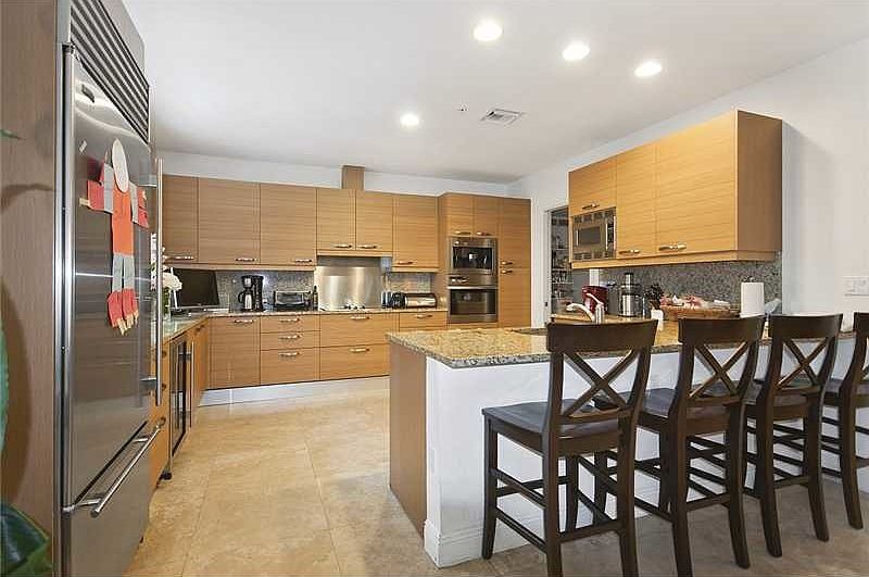 1st image of 3225 Franklin Ave #V-03