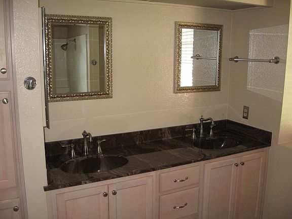3rd image of 932 Kimberly Ave