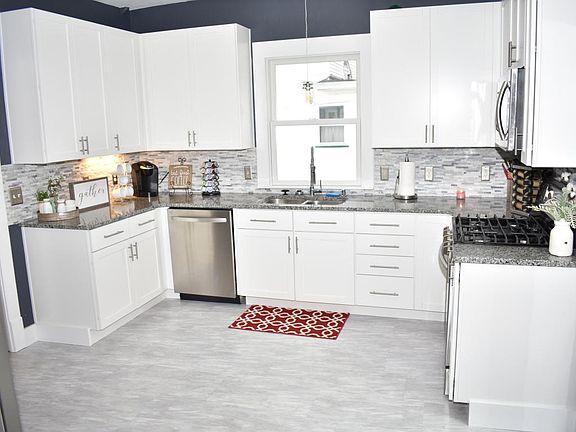 2nd image of 608 S Ferry St
