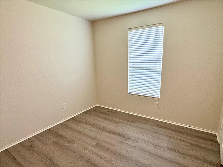 1331 S Maple Dr — Photo 19