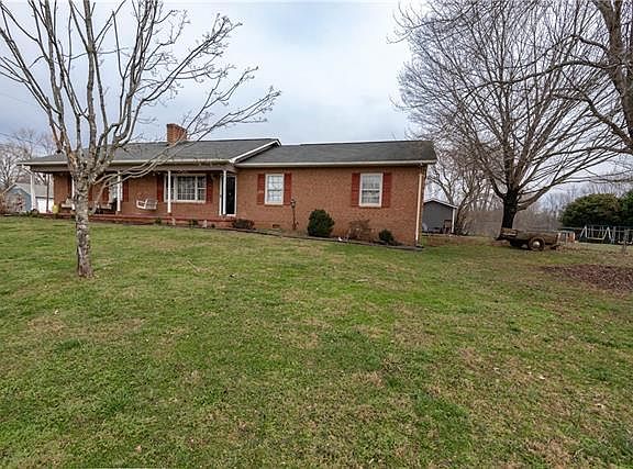3rd image of 5711 Claridge Dr