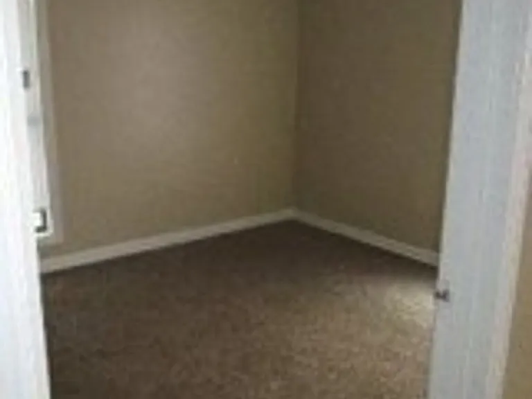 3017 Courtney Ave — Photo 2