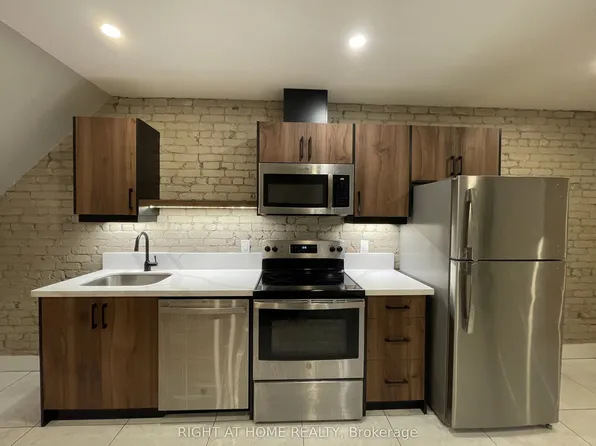 363 Parkside Dr #1, Toronto, ON M6R 2Z5