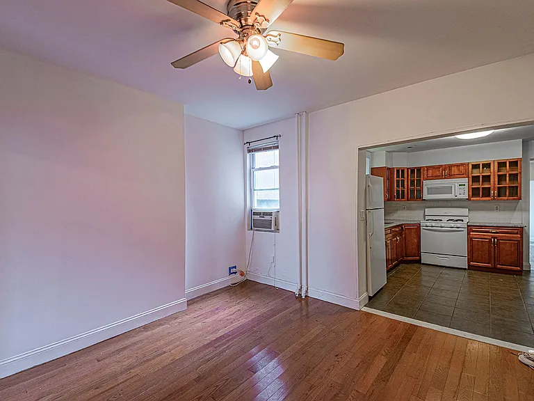 1836 S 10th St — Photo 1