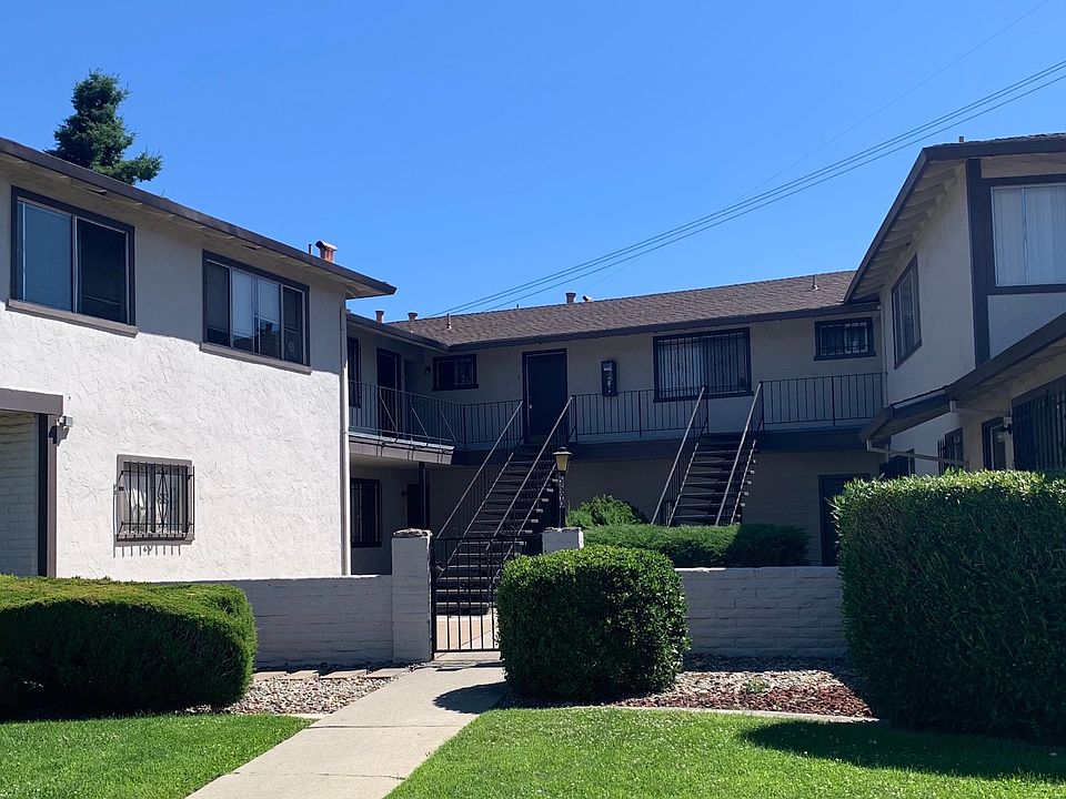 1st image of 5590 Clovercrest Dr