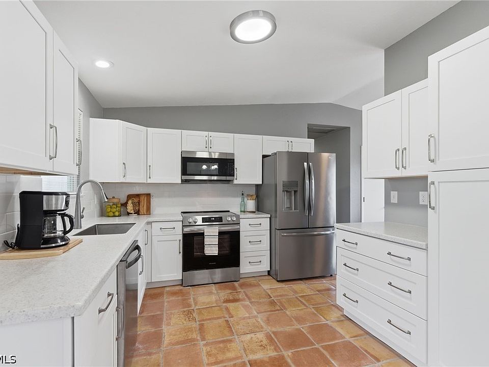 1st image of 2115 NE 25th St