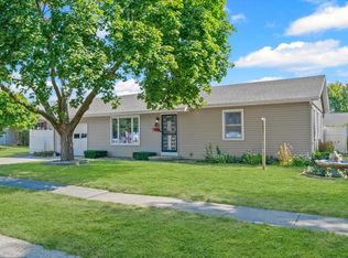 1412 Greenridge Dr, Urbana, IL 61802