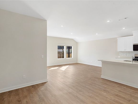 3rd image of 400 Rickett St