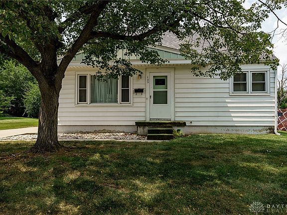 3rd image of 105 Meyer Ave