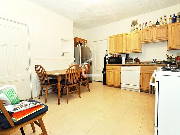 4th image of 66 Egmont St #15