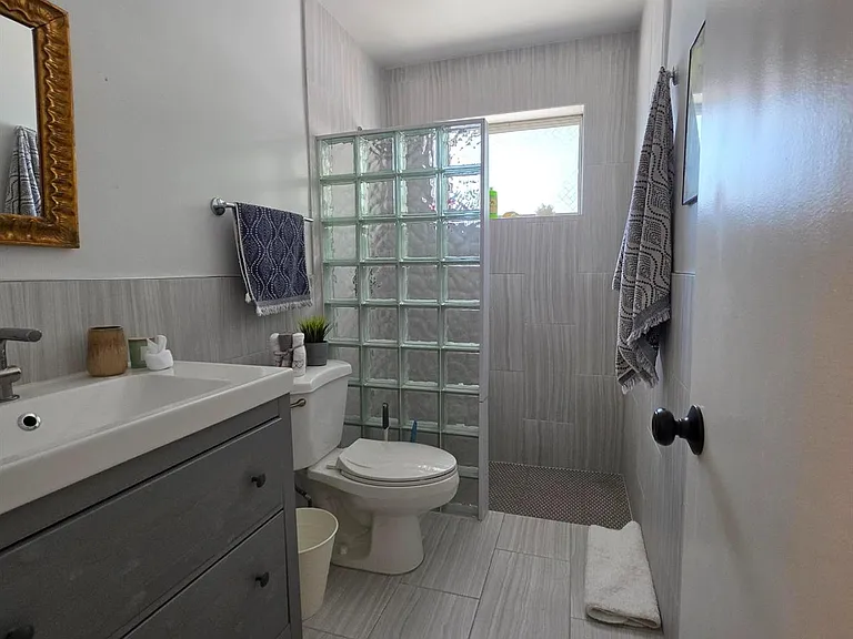 141 SE 2nd Ave — Photo 5