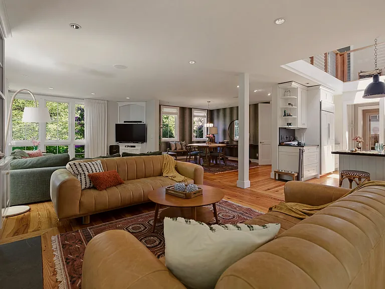 130 Carroll Ave — Photo 10