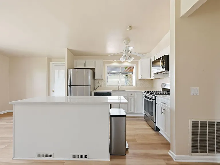 512 Dennis Ave — Photo 3