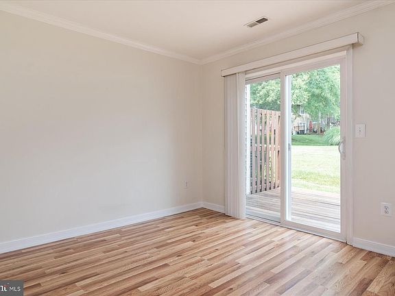 5th image of 8 Edgewood Green Ct