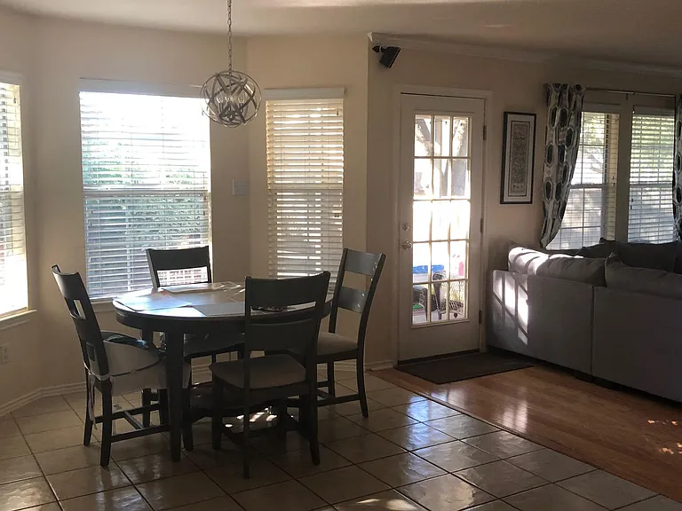 10404 Bentley Dr — Photo 11