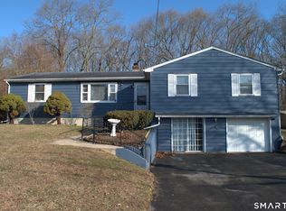 38 Sunnybrook Ln, Clinton, CT 06413