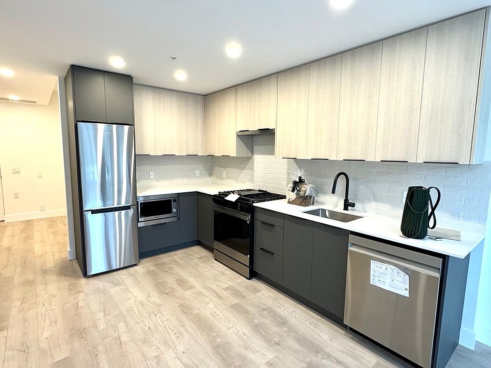 1st image of 111 Buller St #5