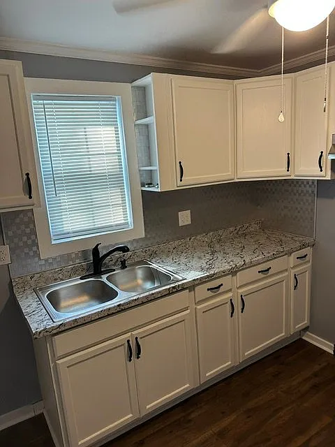 413 Frank Street — Photo 4