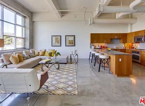 4th image of 1130 S Flower St APT 214