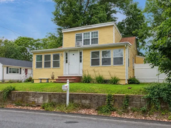 100 Mascuppic Trl, Tyngsboro, MA 01879