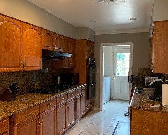 3rd image of 16714 La Maida St