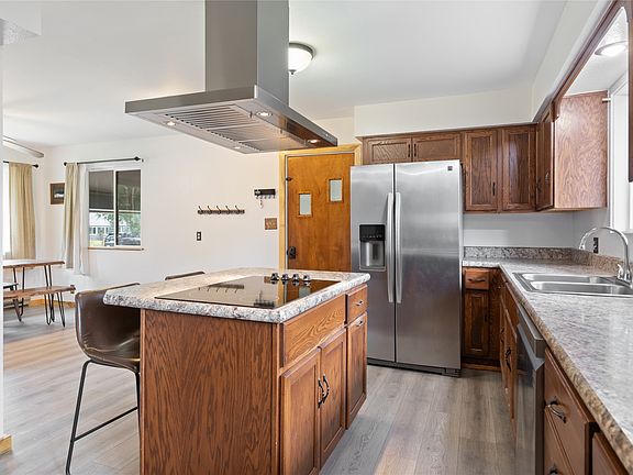 4th image of 301 Water St