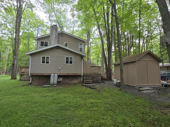 114 Iowa Trl, Pocono Lake, PA 18347