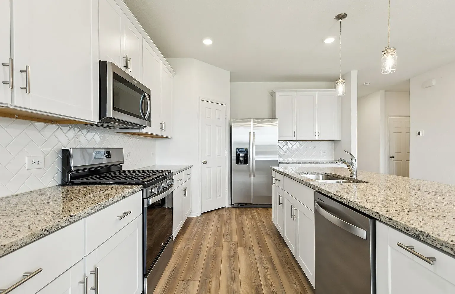 5 bed, 3079 sqft, $2,895 — Photo 3