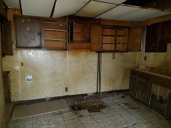 4th image of 4139 W Arthington St
