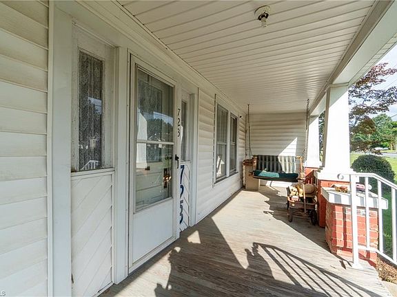 3rd image of 723 Burlington Ave