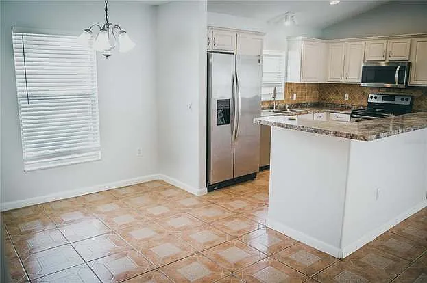 2402 Knightsbridge Blvd — Photo 22