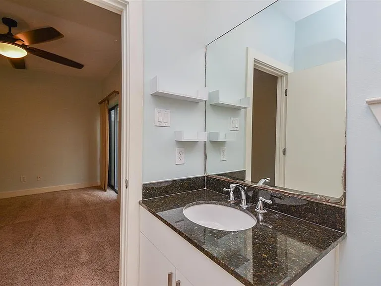 4122 Spencer St — Photo 9