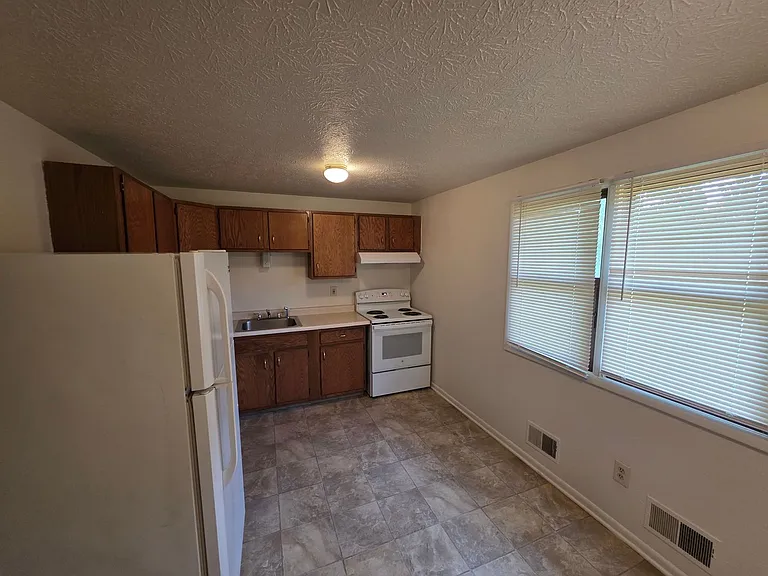 165 Atkinson St #6 — Photo 3