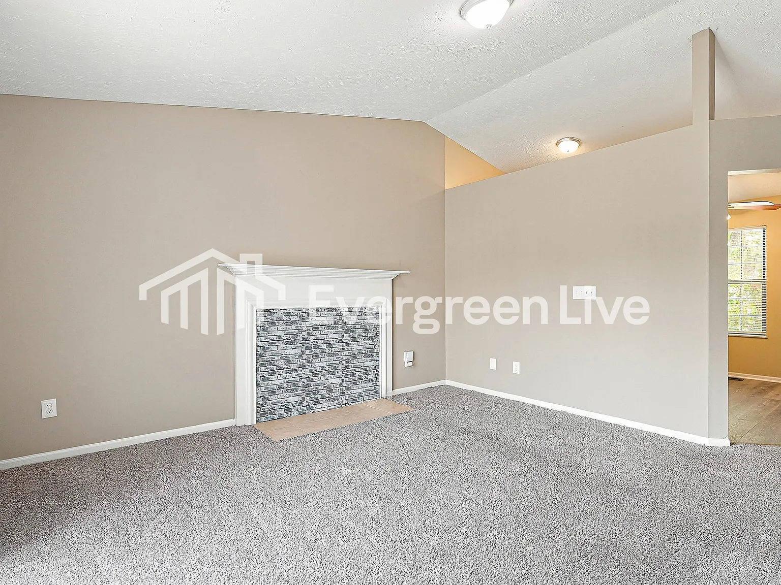 3 bed, 1.5 bath, 1094 sqft, $1,695 — Photo 4