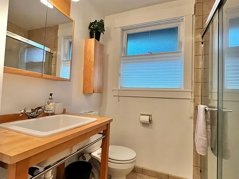 1574 NE Park View Dr #3 — Photo 20