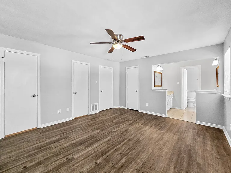 2404 Dalgreen Dr — Photo 5