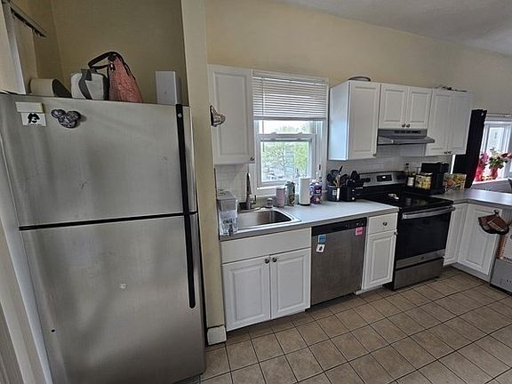 3rd image of 464 Meridian St #B