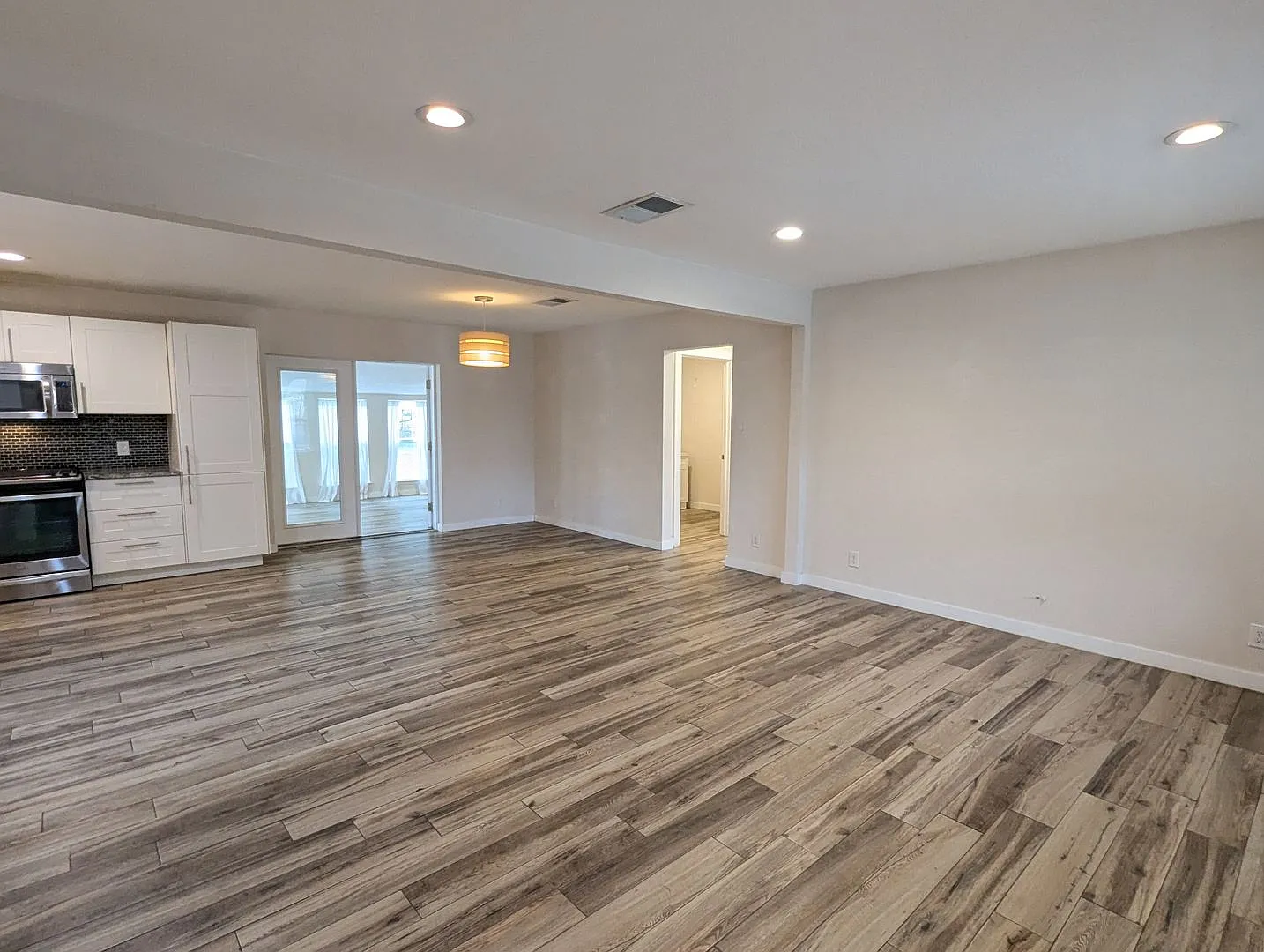 4 Bed / 3 Bath Single Story in North Austin — Photo 3