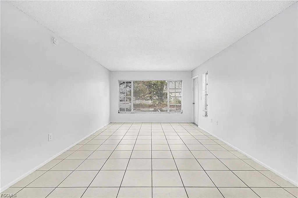 3704 Broadway — Photo 2