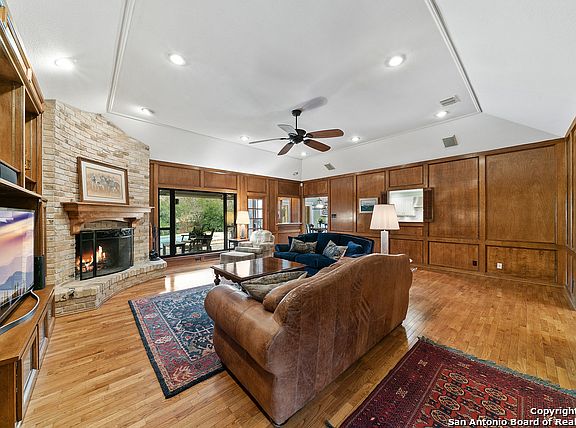 4th image of 14011 Bluff Park Dr