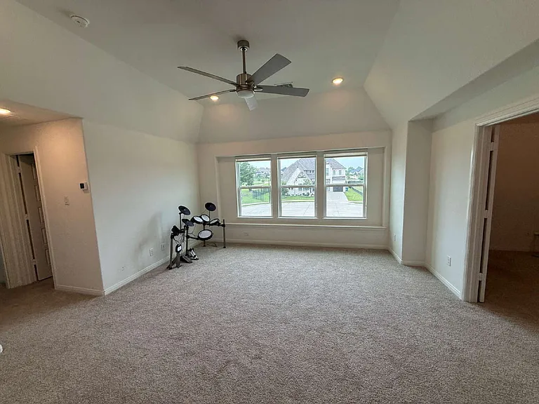 1927 Pebble Ln — Photo 35