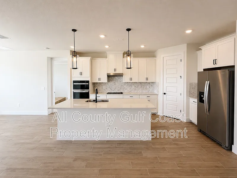 4 bed, 3.0 bath, 2190 sqft, $2,895 — Photo 3